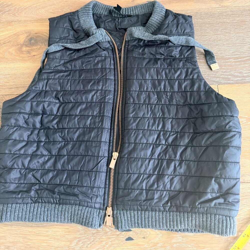 Athleta Lightweight Padded Vest - Size Small